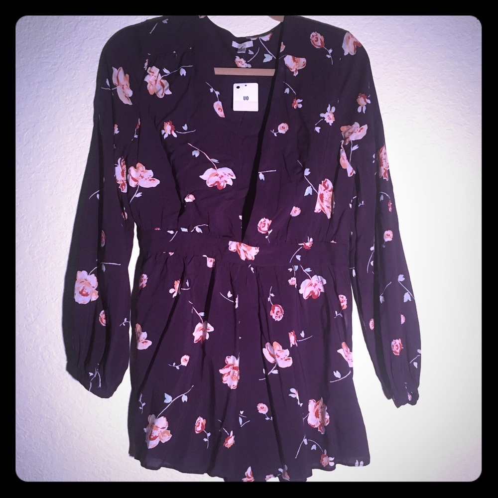 NWT Urban Outfitters long sleeve jumper - size 6
